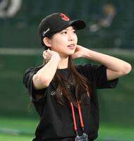 観戦に訪れた牧野真莉愛（撮影・堀内翔）
