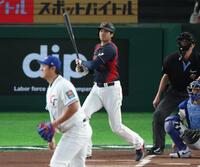 １回、二塁打を放つ大谷（撮影・金田祐二）