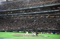 １回、大谷が二塁打を放ち、盛り上がる東京ドーム（撮影・堀内翔）