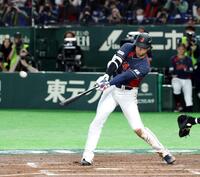 ２回、大谷が右越えに満塁本塁打を放つ