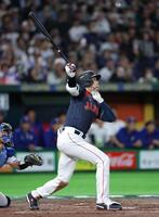 ２回、右越え満塁本塁打を放つ大谷（撮影・伊藤笙子）