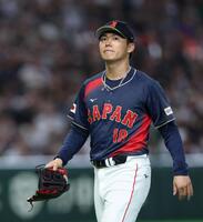 ３回、マウンドを降りる山本（撮影・伊藤笙子）