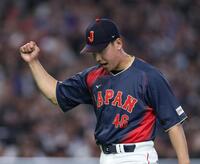 ３回、林安可から空振り三振を奪い、ほえる藤平（撮影・伊藤笙子）