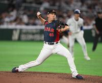 ３回途中から２番手として登板した藤平（撮影・堀内翔）