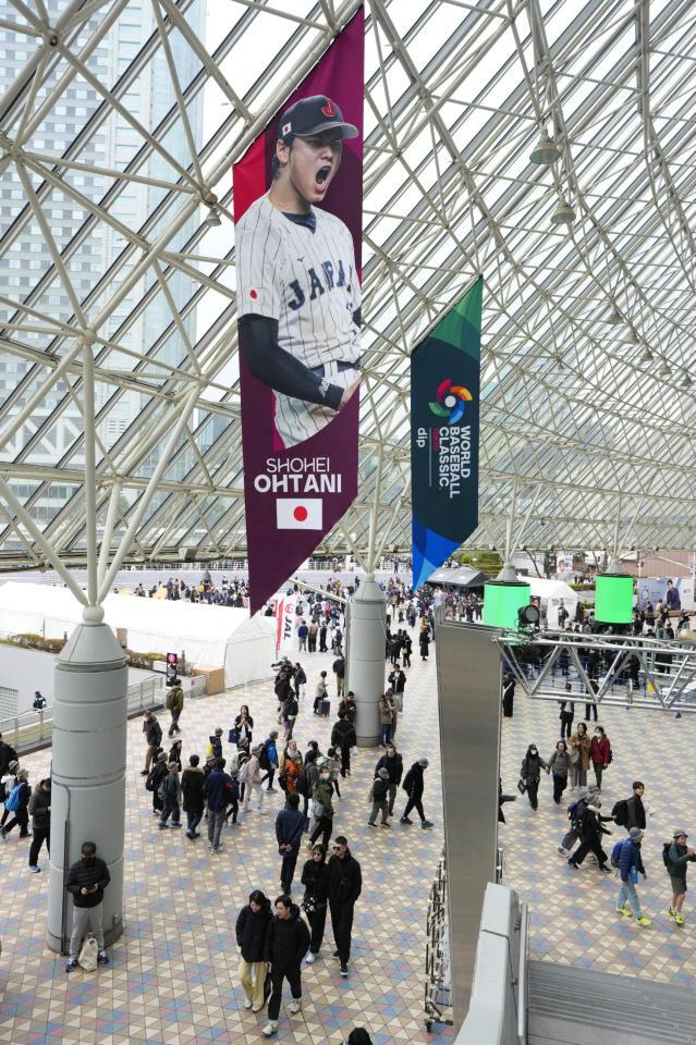 　ＷＢＣ１次リーグＣ組の試合が行われている東京ドームに掲げられた、日本代表の大谷翔平のバナー＝６日、東京都文京区