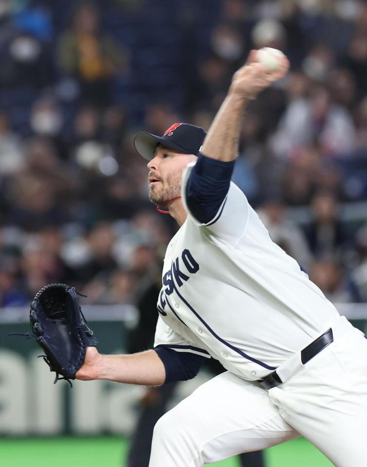 ８回に登板したチェコのジョンソン（撮影・佐々木彰尚）