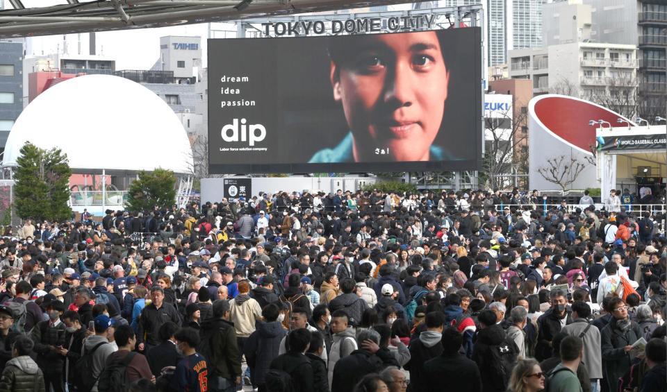 東京ドームに集まった大勢のファン（撮影・堀内翔）