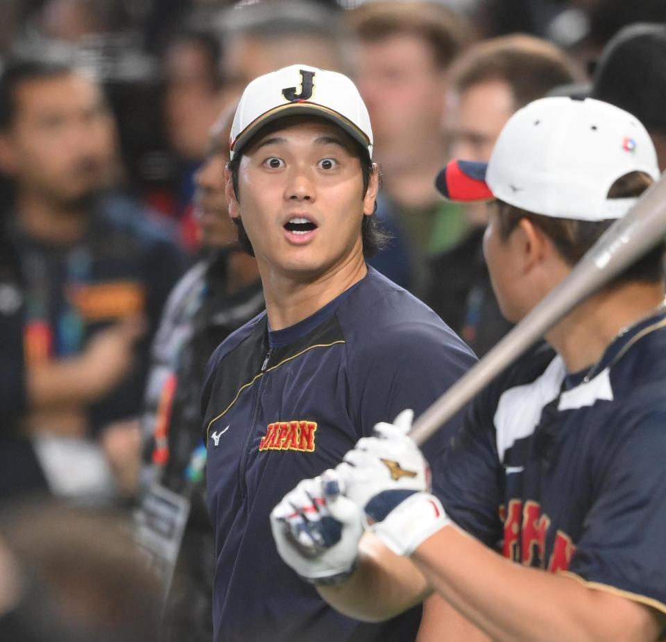 　試合前におどけた表情を見せる大谷（撮影・堀内翔）