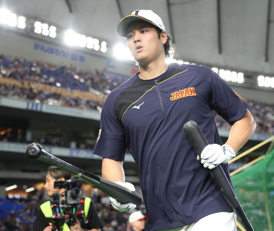 　打撃練習を終え、引き上げる大谷（撮影・伊藤笙子）