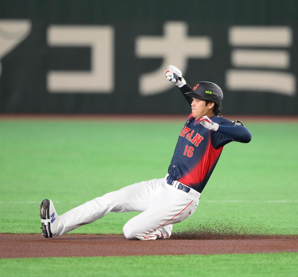 　１回、二塁打を放ちスライディングする大谷（撮影・堀内翔）