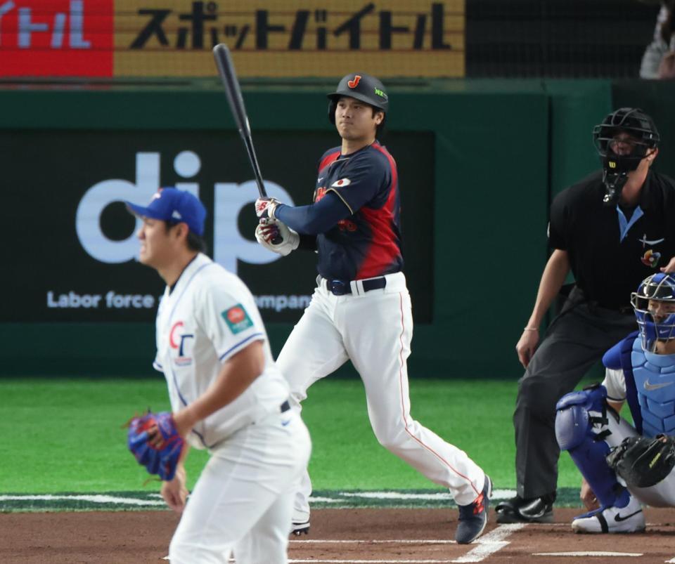 １回、二塁打を放つ大谷（撮影・金田祐二）