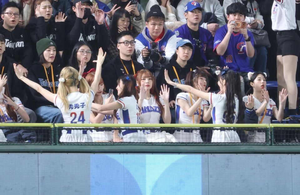 声援を送る台湾のチア