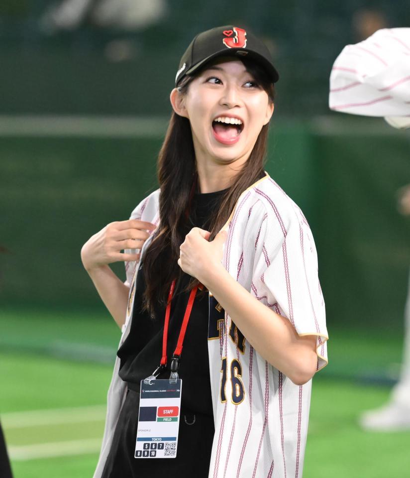 観戦に訪れた牧野真莉愛（撮影・堀内翔）