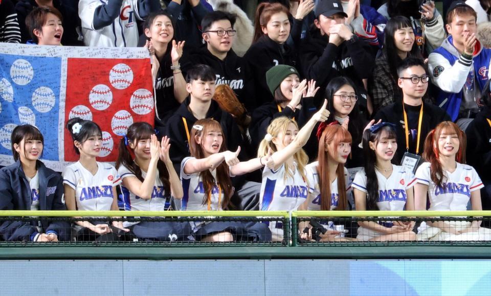 声援を送る台湾のチア