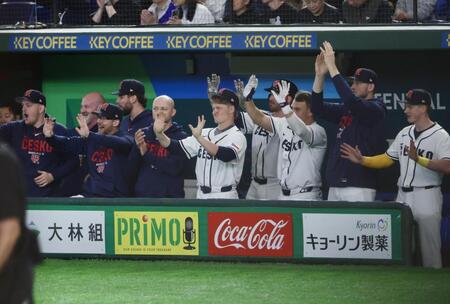 ハブラの二塁打に盛り上がるチェコナイン（撮影・伊藤笙子）