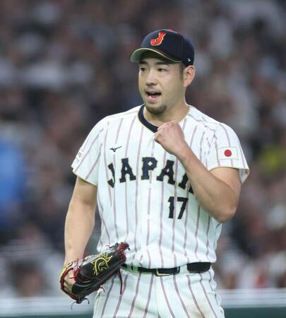 ３回を投げきり、拳を握る菊池（撮影・伊藤笙子）