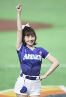 試合前パフォーマンスするチュンチュン（撮影・伊藤笙子）