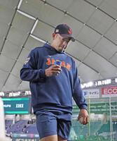 試合前の練習に臨む菊池