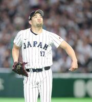 １回、韓国に先制を許した菊池（撮影・西岡正）