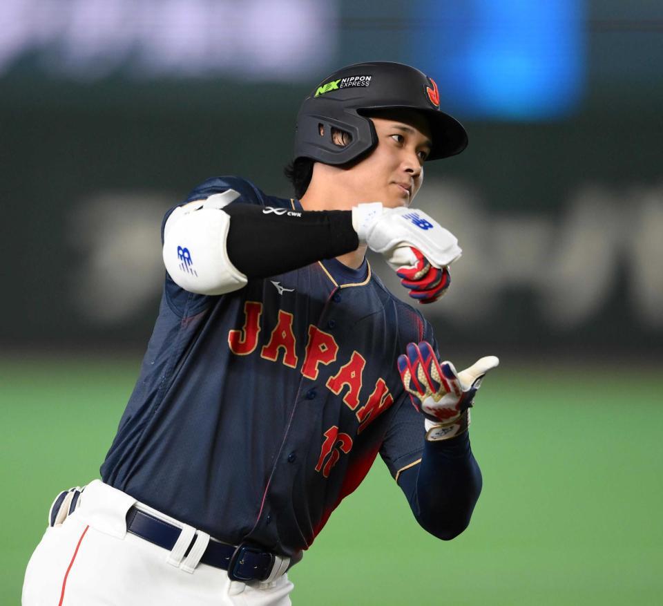 　２回、先制の満塁本塁打を放ち“お茶点てポーズ”を披露する大谷（撮影・堀内翔）