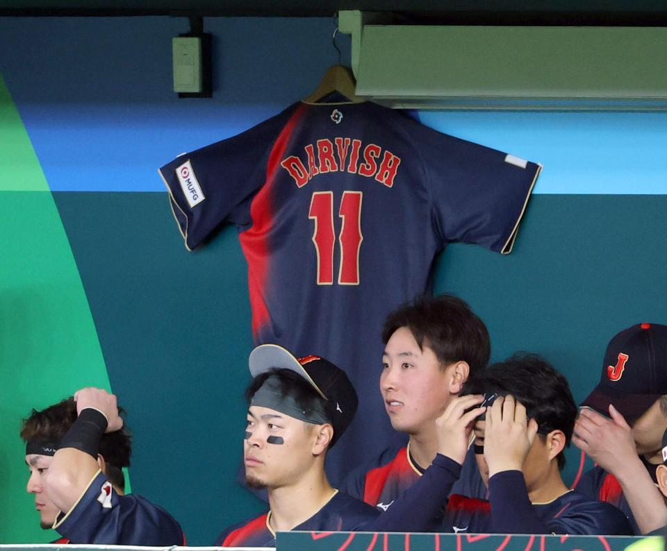 日本ベンチに飾られたダルビッシュのユニホーム