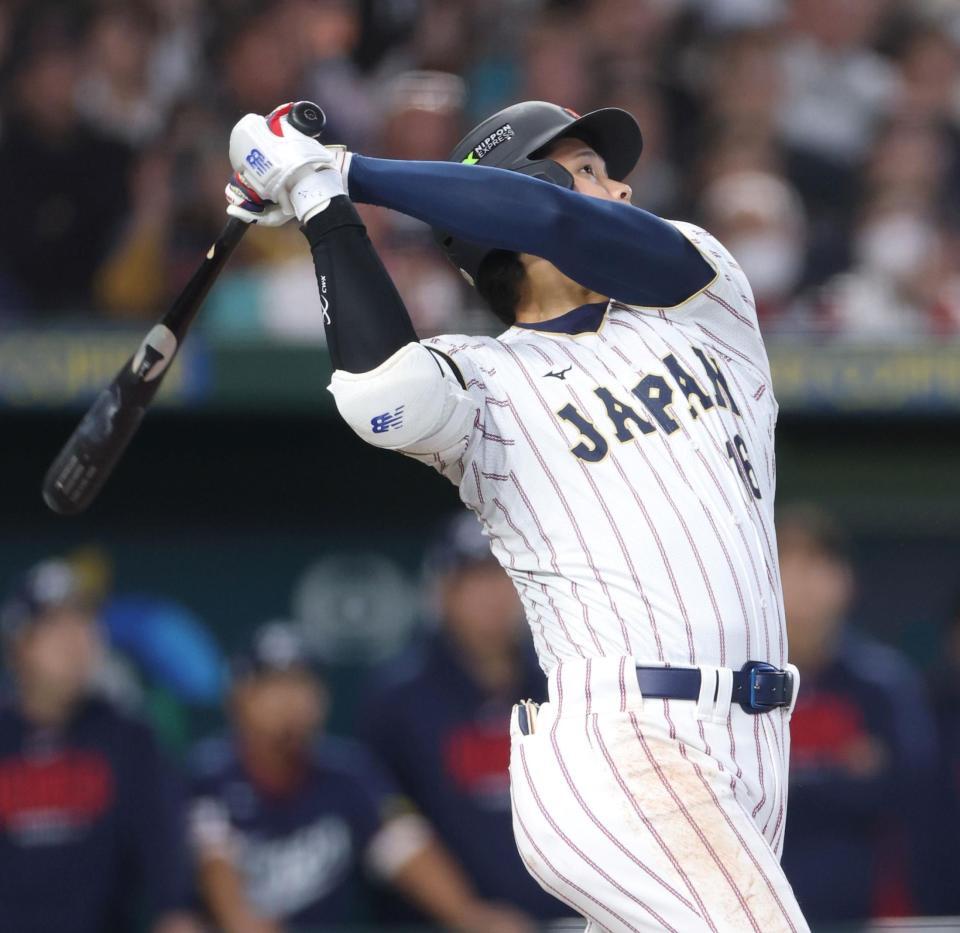 ３回、右中間へ同点ソロを放つ大谷（撮影・伊藤笙子）