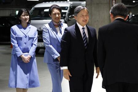 　ＷＢＣ観戦のため、東京ドームに到着された天皇、皇后両陛下と愛子さま（代表撮影）