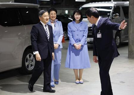 　ＷＢＣ観戦のため、東京ドームに到着された天皇、皇后両陛下と愛子さま（代表撮影）