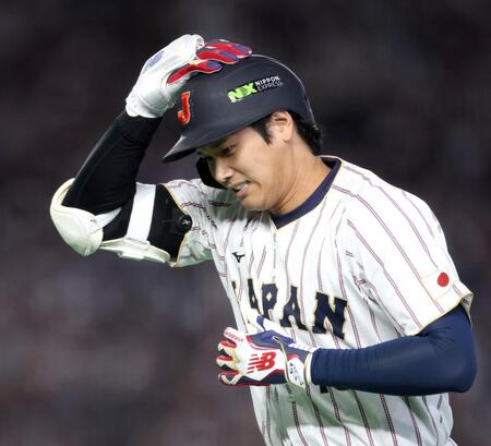 ２回、中飛に倒れ悔しがる大谷（撮影・伊藤笙子）