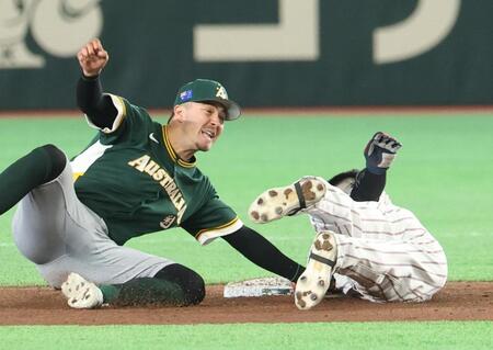 ４回、打者大谷のとき、二走牧（右）がけん制でアウトになる