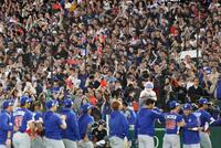 台湾の勝利に沸く大勢の観客