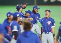 歓喜の台湾ナイン（撮影・金田祐二）