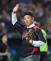 始球式に登場した松坂大輔氏（撮影・伊藤笙子）