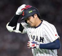 ２回、中飛に倒れ悔しがる大谷（撮影・伊藤笙子）