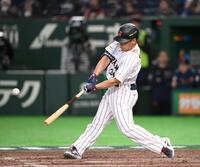 ７回、吉田が右越に逆転の２ランを放つ（撮影・堀内翔）