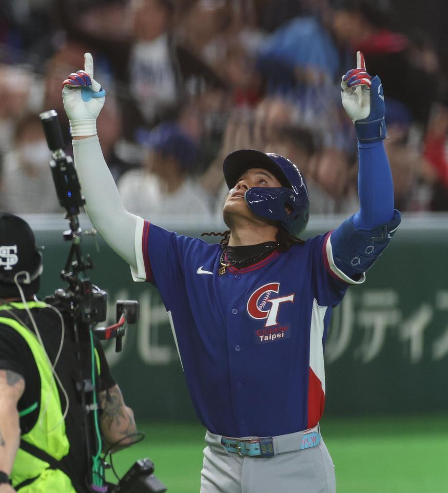 ２回、先制ソロの台湾・張育成（撮影・金田祐二）