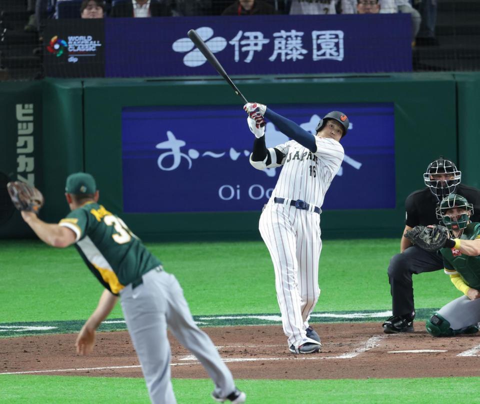 ２回、中飛に倒れる大谷（撮影・西岡正）