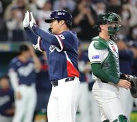 ２回、先制２ランを放ち、生還する韓国・文保景（撮影・西岡正）