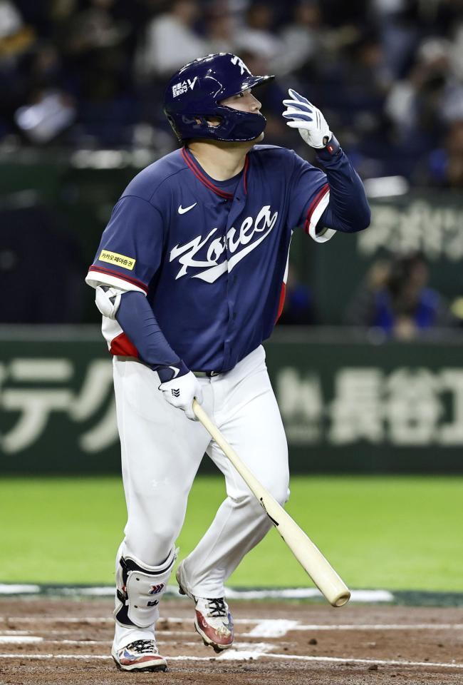 ２回、先制２ランを放つ韓国の文保景