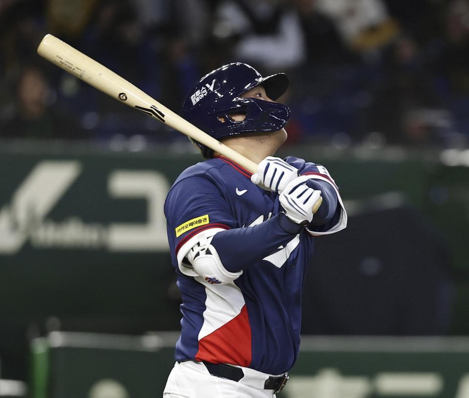 ２回、先制２ランを放つ韓国の文保景