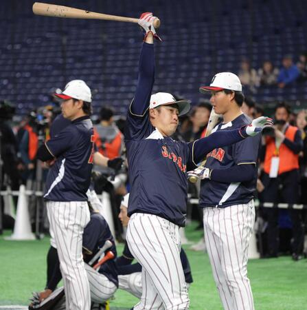 ＷＢＣ初出場が濃厚となった小園（中央）