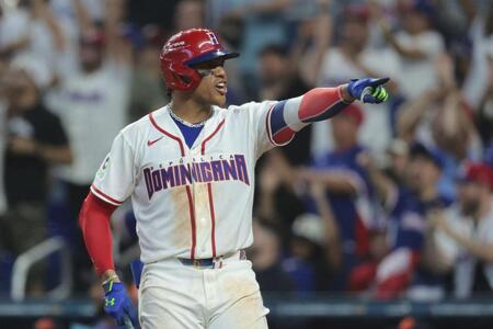 オランダ戦の７回、２ランを放ったソト＝１０日（ロイター＝共同）