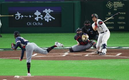 ２回、岡本を空振り三振にしとめるチェコ・サトリア（撮影・金田祐二）