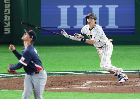 ８回、右越え３ランを放つ周東（撮影・金田祐二）