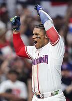 オランダ戦の７回に試合を決める２ランを放ち、喜ぶソト＝１０日（ゲッティ＝共同）