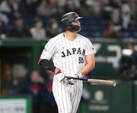 ８回、村上が満塁本塁打を放つ（撮影・堀内翔）