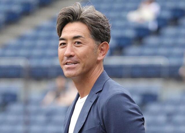 まさかＧＧ佐藤の隣で観戦美女に騒然