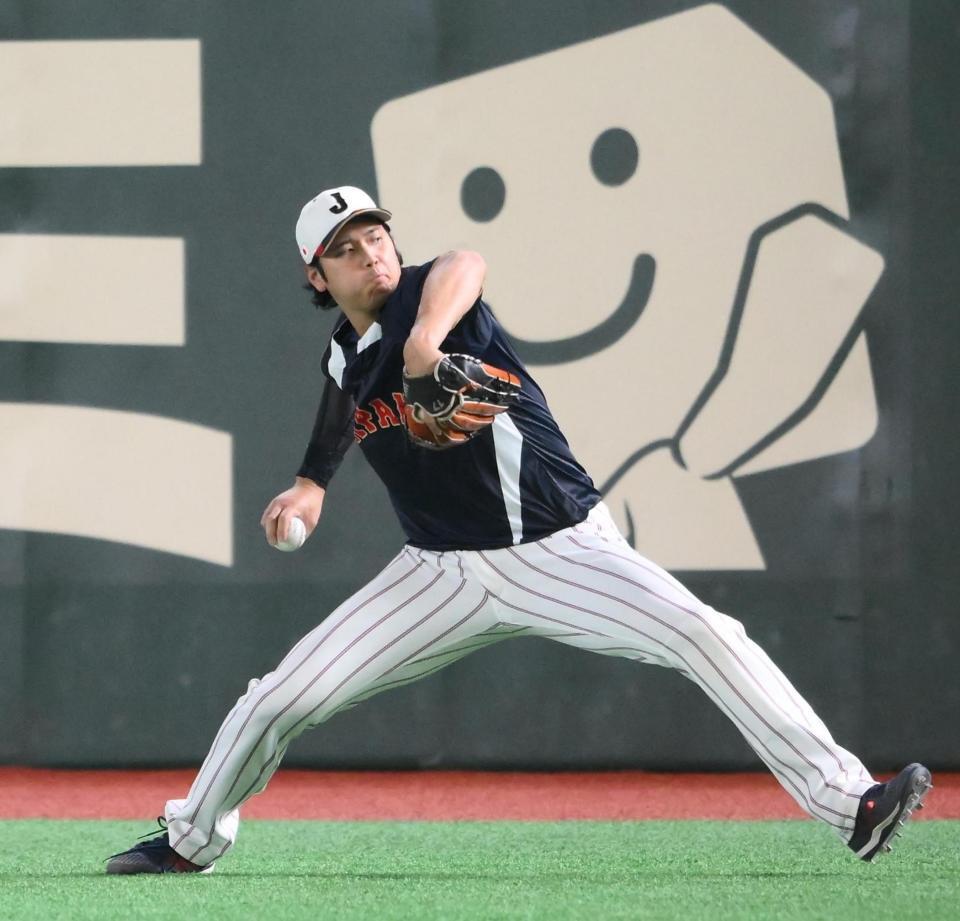 試合前にキャッチボールをする大谷（撮影・堀内翔）