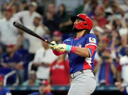 　２回、満塁本塁打を放つタティス（共同）