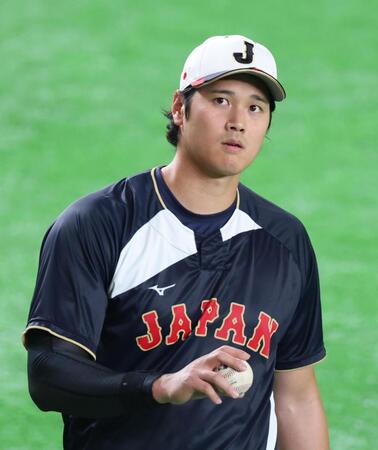 調整する大谷（撮影・金田祐二）